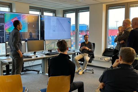 In-depth discussion: GENIUS project members at HHLA Sky during the biannual project meeting. The two-day workshop took place on November 21 and 22, 2023 at HHLA Sky in the Port of Hamburg.